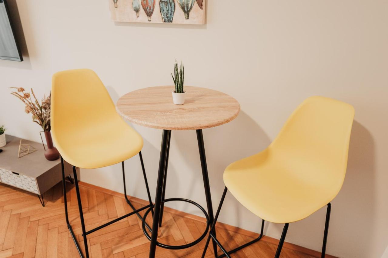 شقة Elegant Studio, 400M From The Square بلزن المظهر الخارجي الصورة