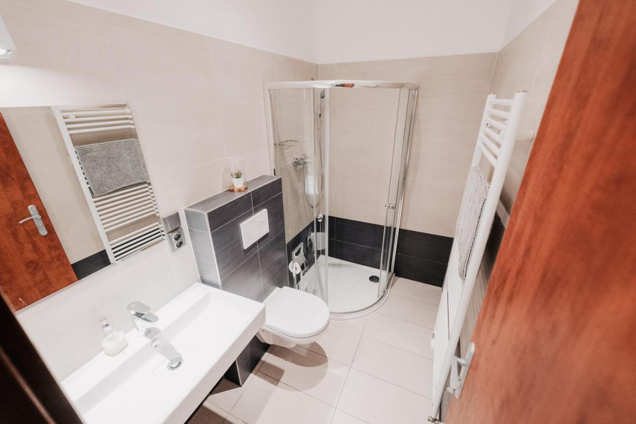 شقة Elegant Studio, 400M From The Square بلزن المظهر الخارجي الصورة